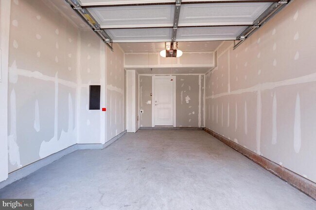 Building Photo - 43792 Middleway Ter