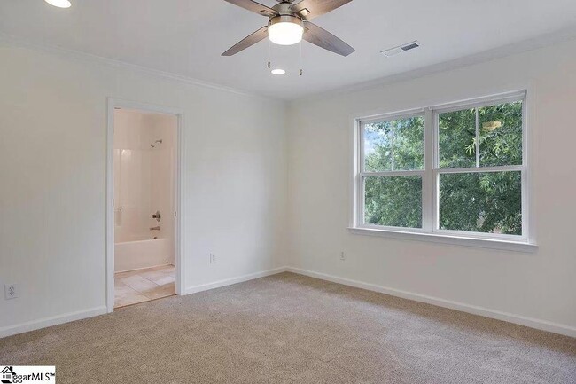 Building Photo - 12 Harvley St