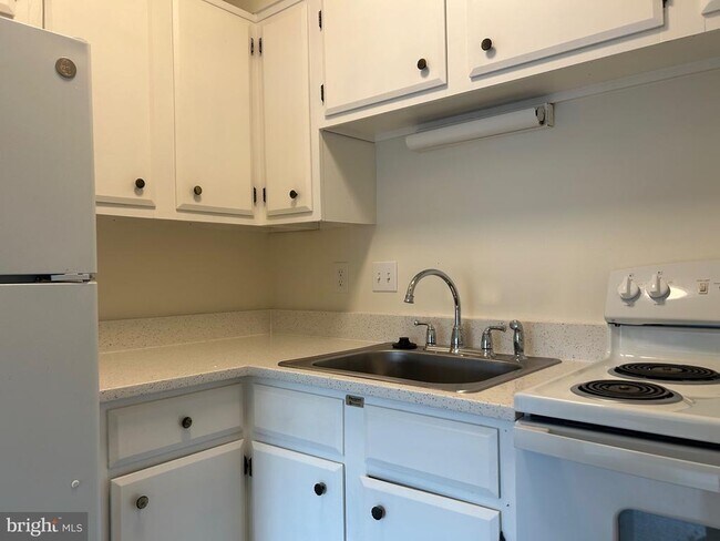 Building Photo - 125N Clubhouse Dr SW