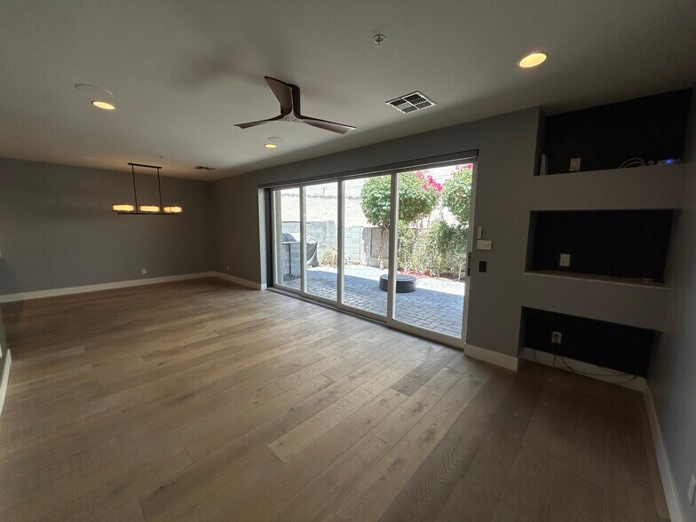 Building Photo - 2315 E Pinchot Ave