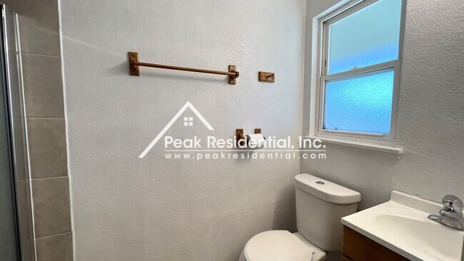 Building Photo - Nice 4bd/3ba House with 2 Car Garage