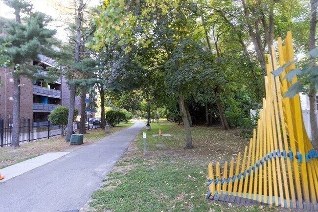 Building Photo - 32 Whites Ave