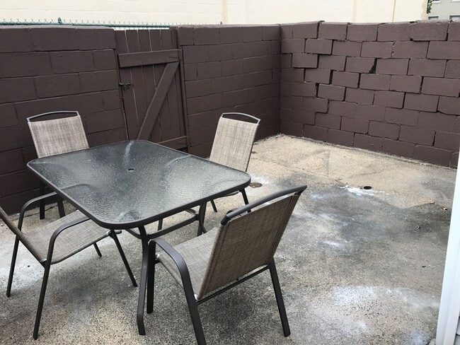 Building Photo - Modern 3 bed, 2 bath, south side flats rental