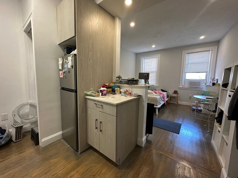 Building Photo - 65 Park Dr