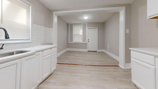 Building Photo - Updated 2-Bedroom Home with Bonus Room