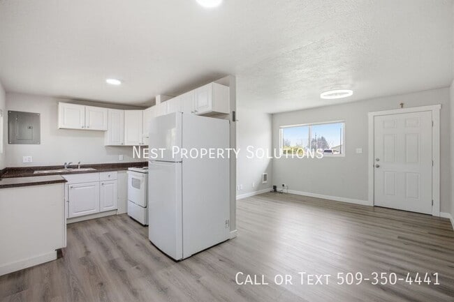 Building Photo - 4460 Circle Pl NE