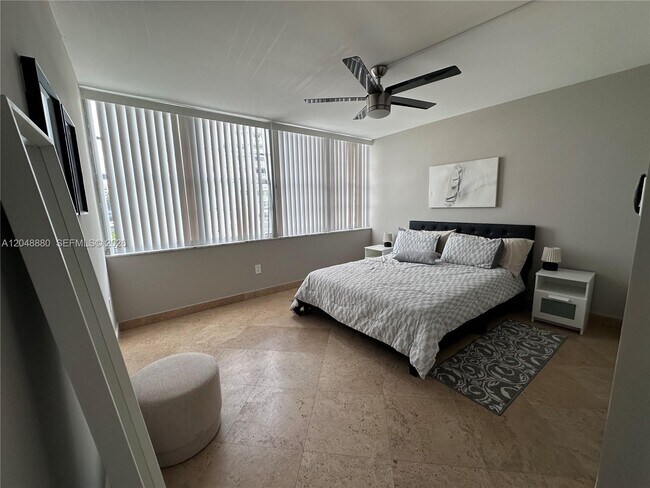 Building Photo - 18021 Biscayne Blvd