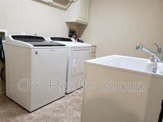 Building Photo - 5402 Valley Country Ln