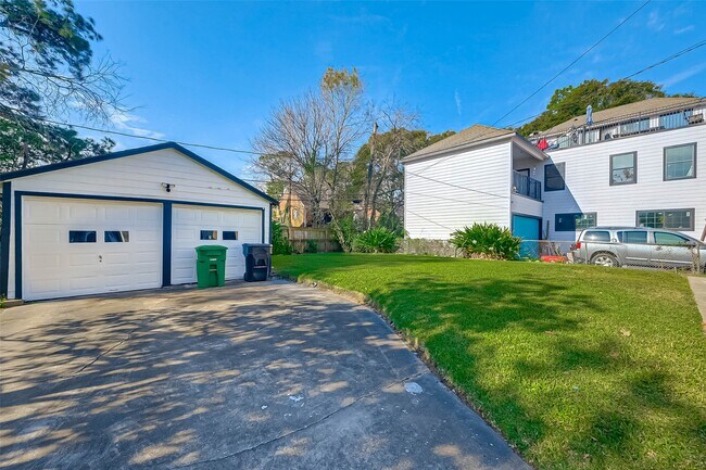 Building Photo - 3222 Oakdale St