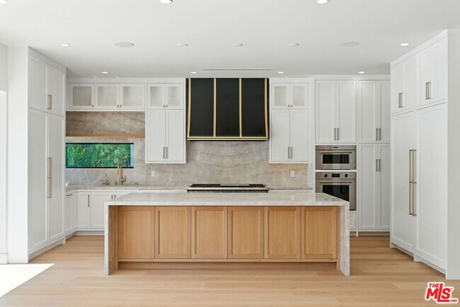 Building Photo - 603 N Camden Dr
