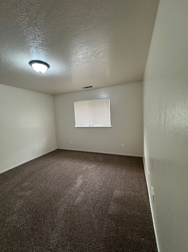 Building Photo - 4056