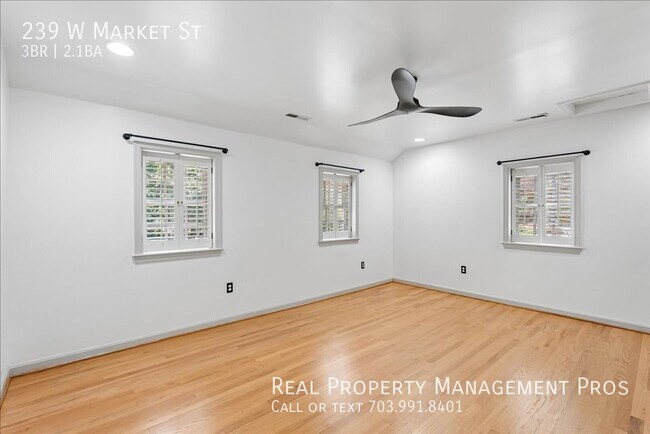Building Photo - 239 W.Market Street