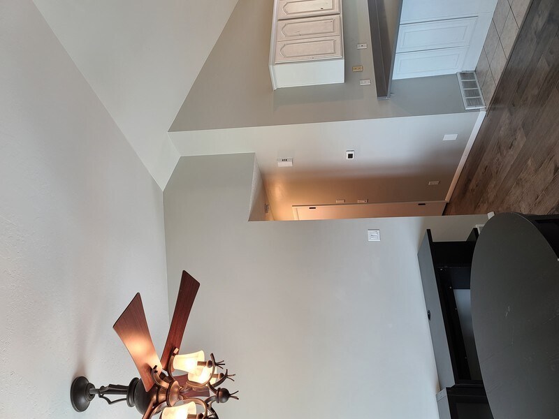 Building Photo - 940 W Red Oaks Dr