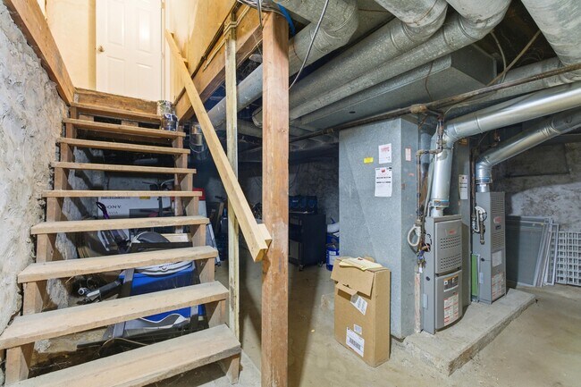 Building Photo - 19 E Mithoff St
