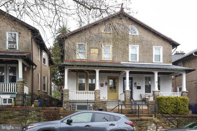 Primary Photo - 21 E Abington Ave