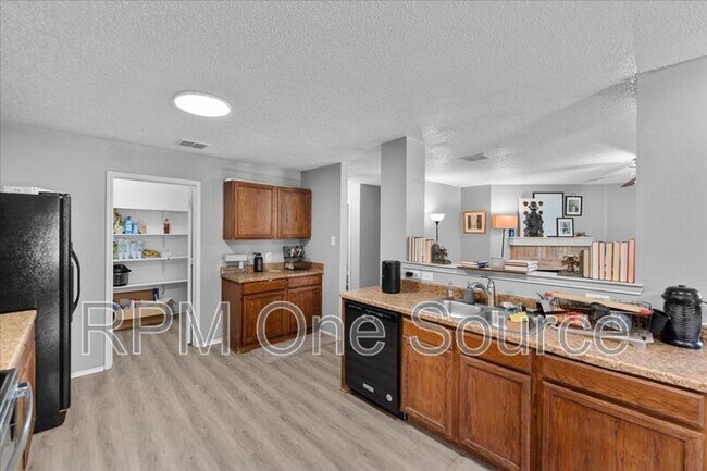 Building Photo - 5401 Pandale Valley Dr