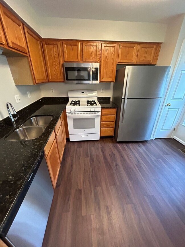 Building Photo - Coming Soon! 3 BED + 3 Bath - Brick front ...