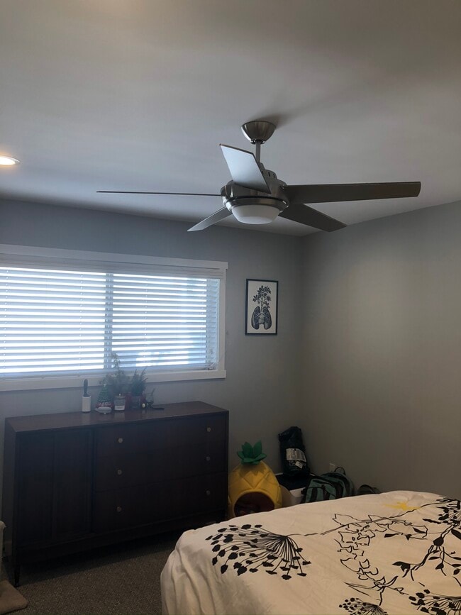 Building Photo - 732 9th St