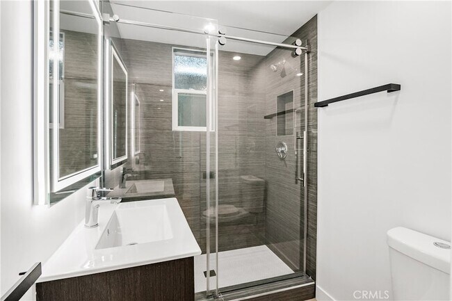 Building Photo - 274 Cliff Dr