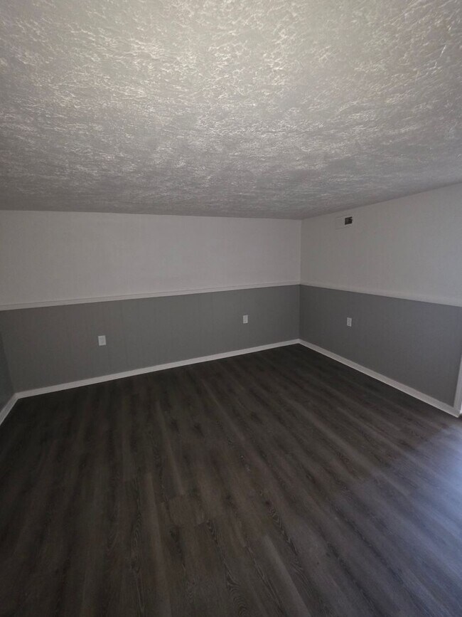 Building Photo - LIMITED TIME**1/2 OFF DEPOSIT**