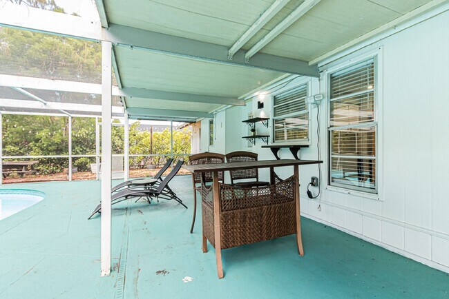 Building Photo - Pet-Friendly Home with Private Pool in Des...