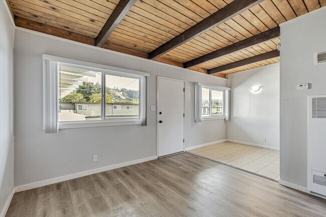 Building Photo - 2nd Floor 1Bed/1Ba Unit in El Cerrito - Remodeled and Comes with 1 Car Parking Space