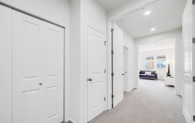 Building Photo - Updated 2BD, 2.5BA Townhome in Centennial ...