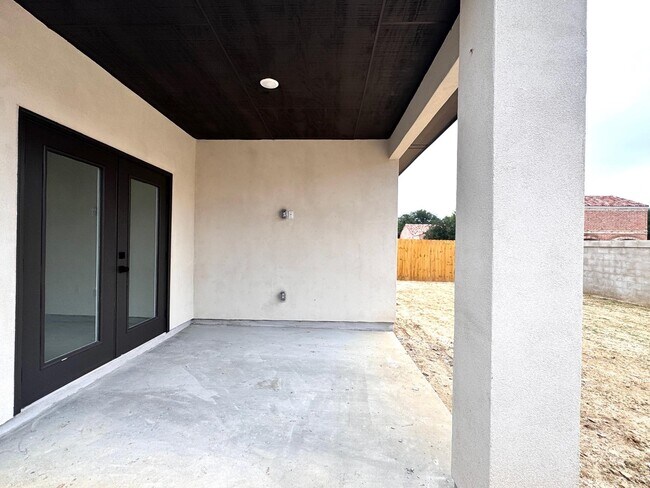 Building Photo - 1007 amezquita