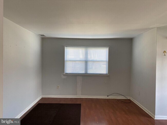 Building Photo - 5 Florence Tollgate