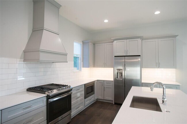 Building Photo - 3018 Sunridge Dr