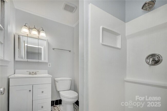 Building Photo - 308 Seneca Pl
