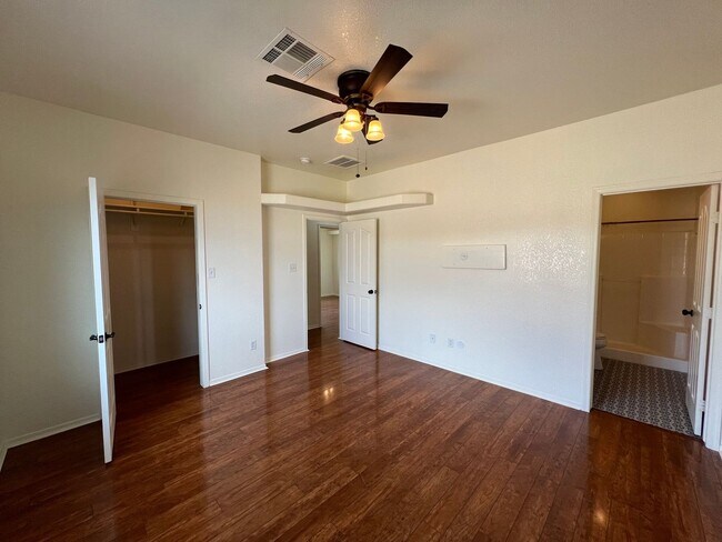 Building Photo - 3 BEDROOM HOME IN THE FOOTHILLS!