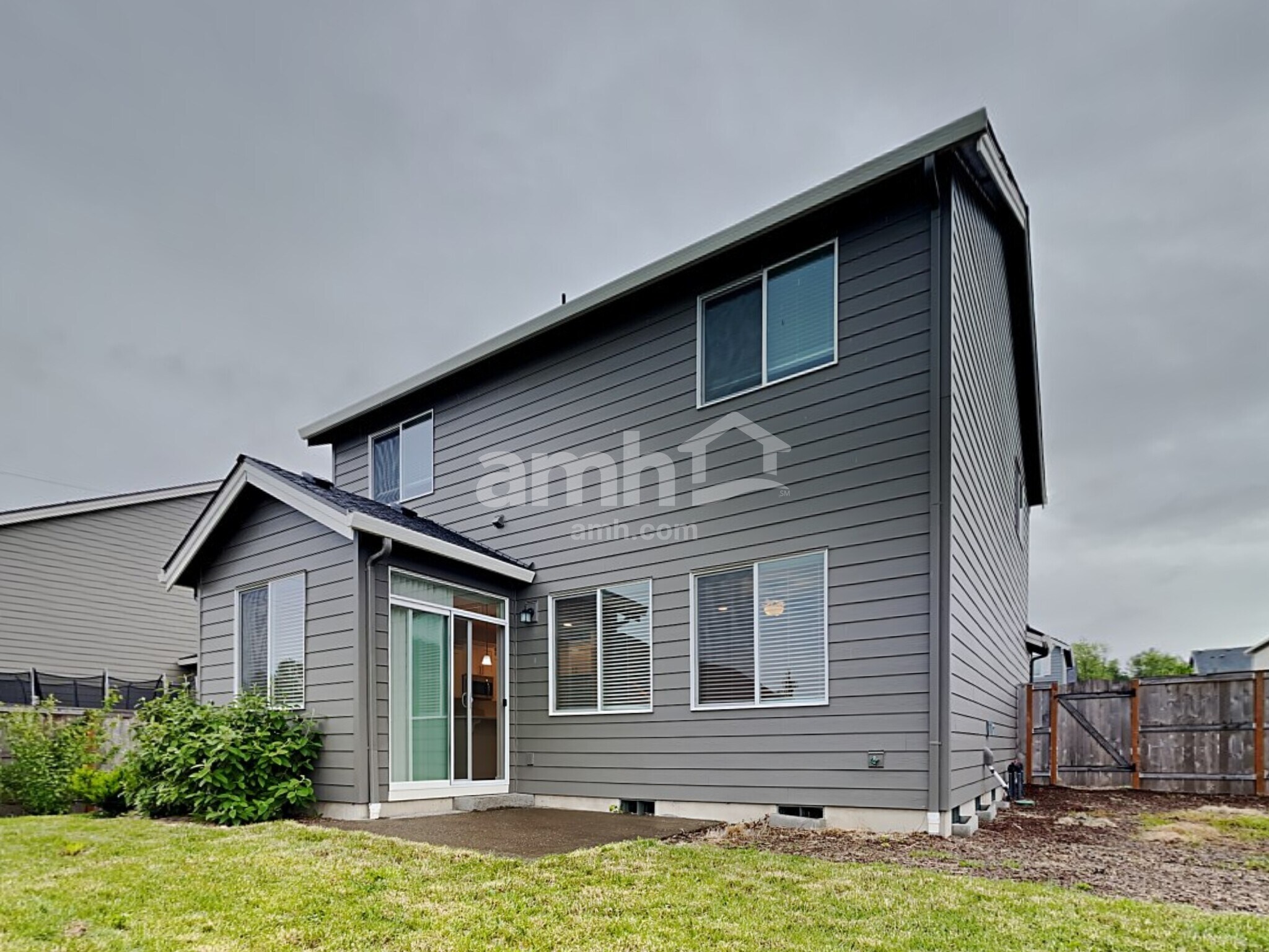 Building Photo - 1013 NE 11th Way