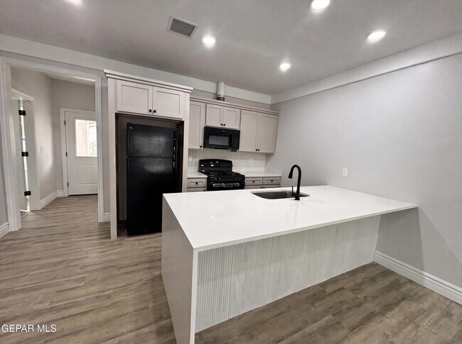 Building Photo - 10371 Manzana Rd