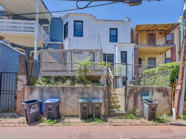 Building Photo - 2611 11th St NW