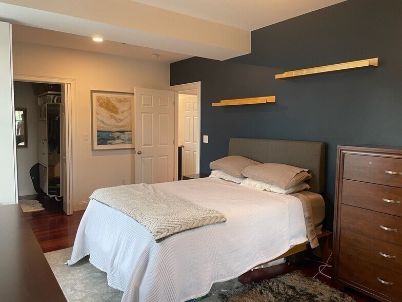 Building Photo - 93 Sciarappa St