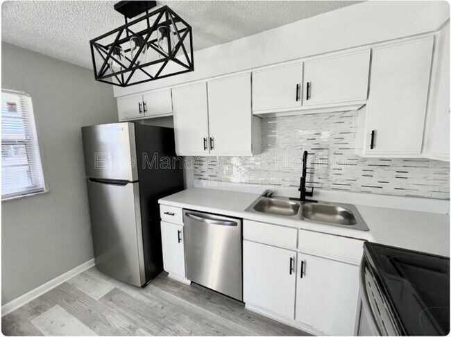 Building Photo - 1595 40th Ave