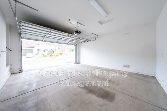 Building Photo - 3130 E Alicia Dr