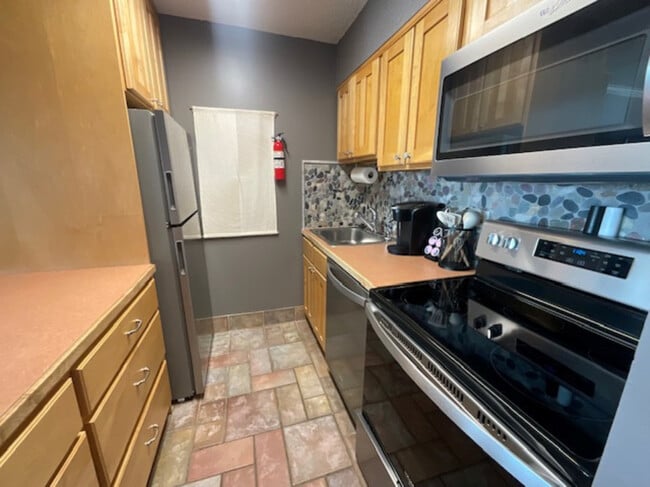 Building Photo - 303 Atlantic Ave