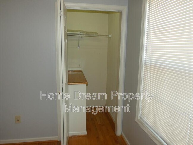 Building Photo - 2623 Van Buren St