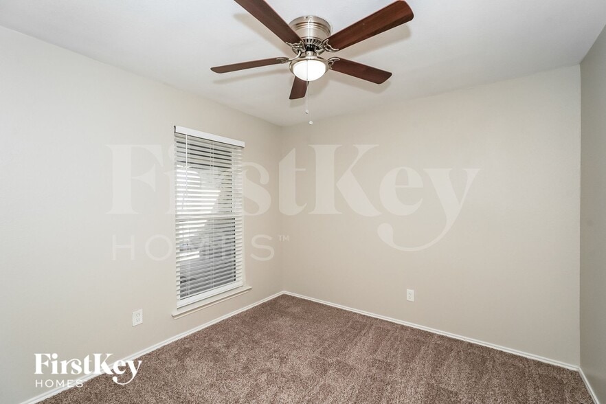 Building Photo - 6104 Skylark Ln