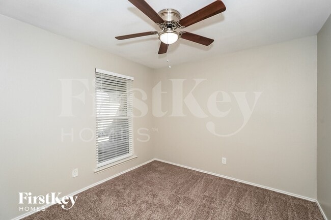 Building Photo - 6104 Skylark Ln