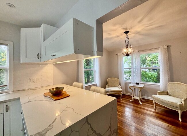 Building Photo - 310 30th St