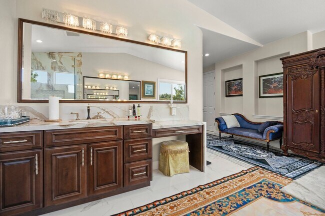 Building Photo - Exquisite Luxury Living in the Moorpark Co...