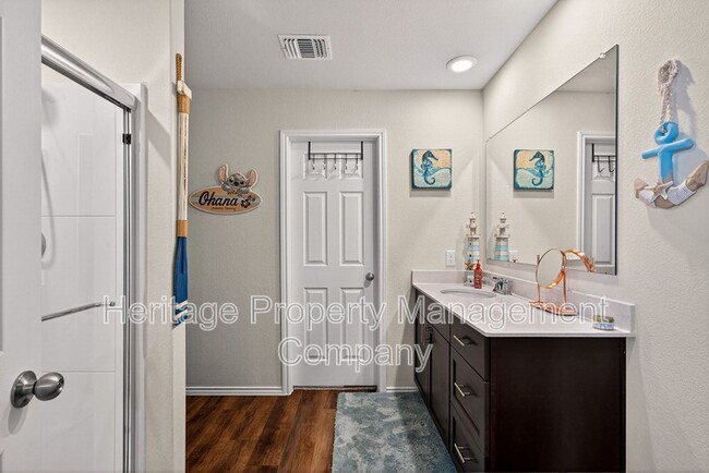 Building Photo - 4037 Bermuda Ln