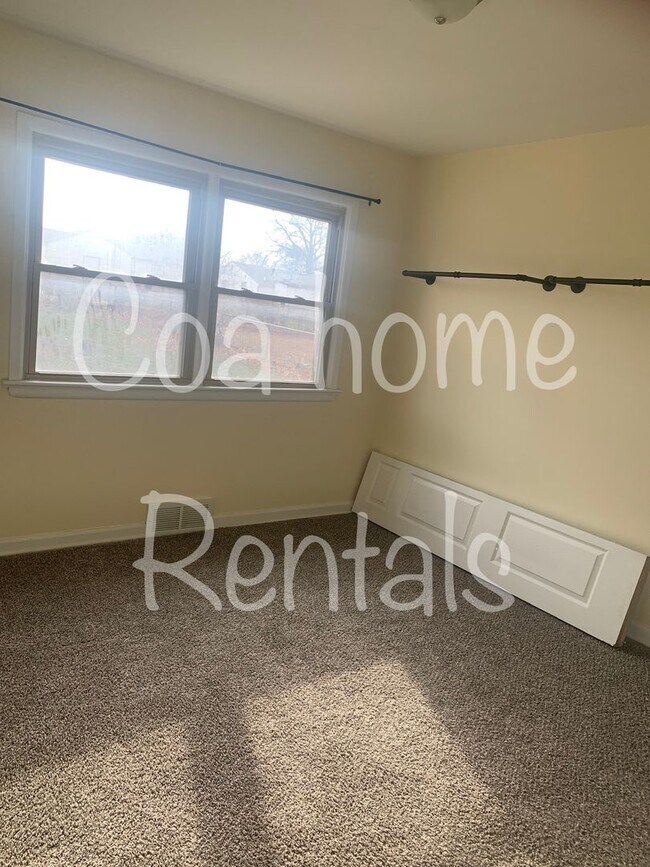 Building Photo - Derby Kansas