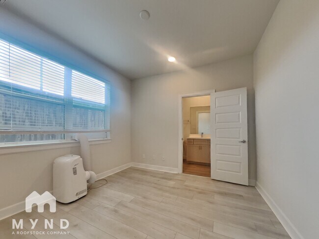 Building Photo - 353 Eado Park Cir