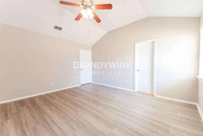 Building Photo - 848 Bristol Ave