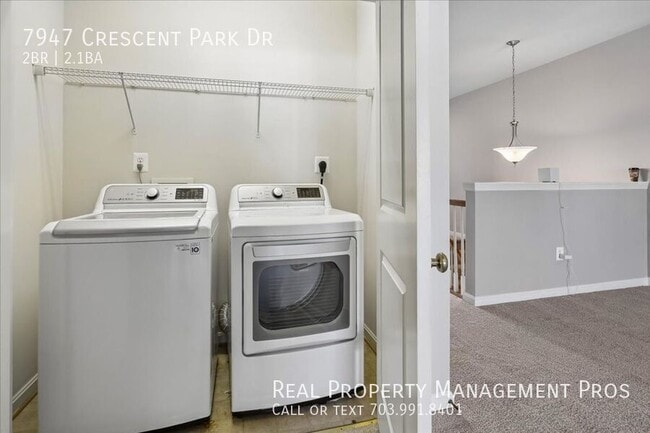 Building Photo - 7947 Crescent Park Dr