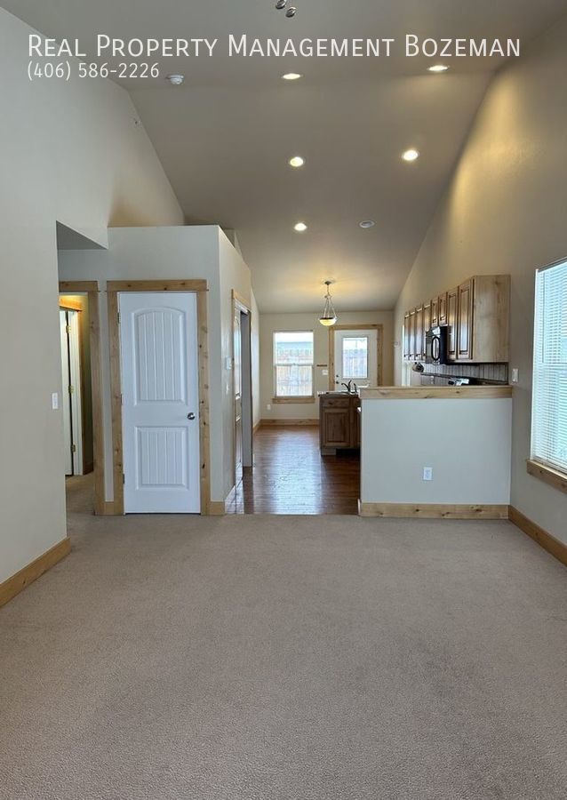 Building Photo - 170 Talon Way